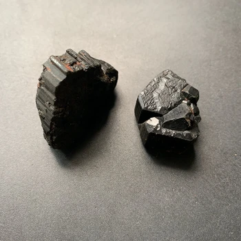 100 g Naravni Črni Turmalin Kamen Grobo Kristalno Quartz Crystal Zbirk Skale, Minerali Osebkov Kristali Fish Tank Dekor