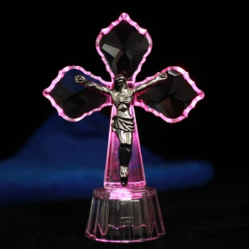 Očarljivo Illuminable Spreminjanje Barve Svetlobe LED, Kristalno Steklo Križ Jezusa Figur Miniaturni Namizno Dekoracijo Doma